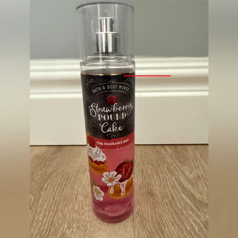Bath and Body Works Strawberry Pound Cake Fine Fragrance Mist 8 Fl Oz Used Twice